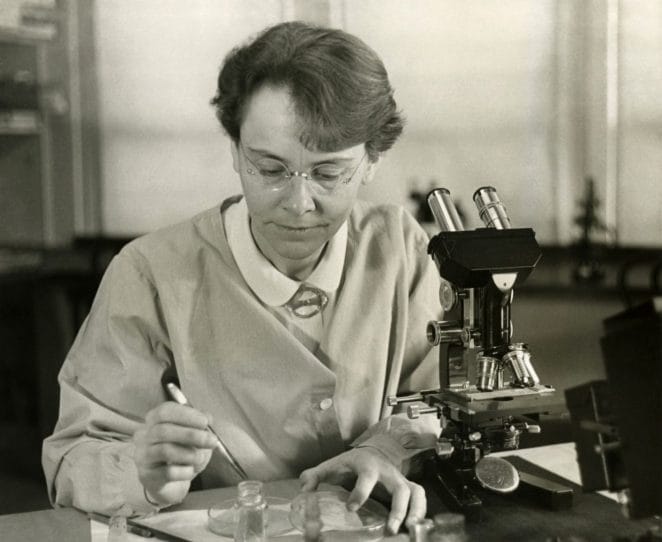 10 Famous Female Scientists of All Time
